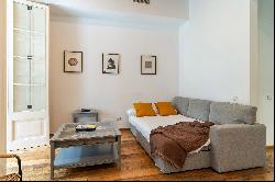 Excellent tourist apartment in Eixample Derecho, close to Passeig de Gracia.