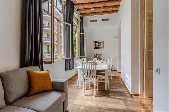 Excellent tourist apartment in Eixample Derecho, close to Passeig de Gracia.