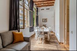 Excellent tourist apartment in Eixample Derecho, close to Passeig de Gracia.