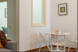 Excellent tourist apartment in Eixample Derecho, close to Passeig de Gracia.