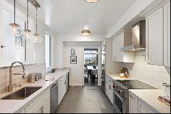 Renovated, Full-Floor Pacific Heights Condo