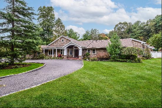 21 Spinning Wheel Lane, Dix Hills, NY, 11746