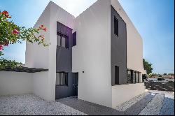 New minimalist building in Requesens - Empuriabrava