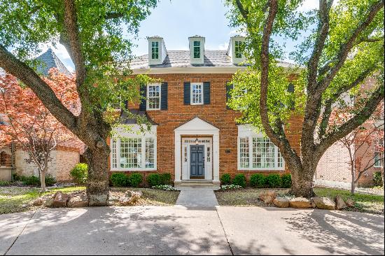 Four Bedroom House with Pool and Detached Garage