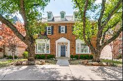 Four Bedroom House with Pool and Detached Garage