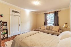 "CLASSIC PRE WAR ONE BEDROOM CO-OP IN A PRESTIGIOUS FOREST HILLS BUILDING"