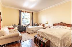 "CLASSIC PRE WAR ONE BEDROOM CO-OP IN A PRESTIGIOUS FOREST HILLS BUILDING"