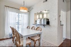 Don't Miss this Chic 2 Bed, 2.5 Bath Condo in Prime Dallas Location