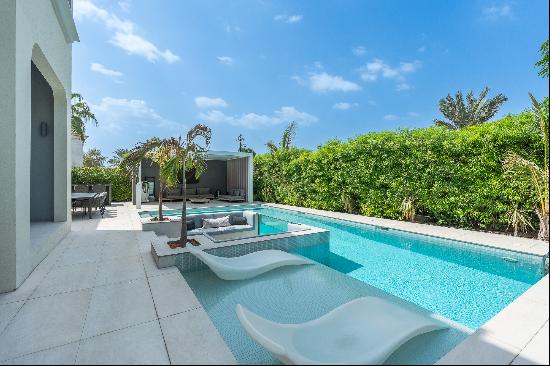 Beautifully Renovated Jumeirah Islands Villa