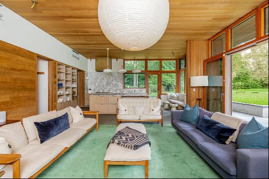 Modernist 6 Bedroom Amagansett Retreat with Pool + Pickleball