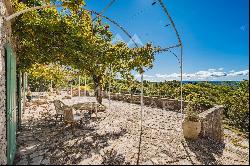 Superb property with fantastic view of the Luberon