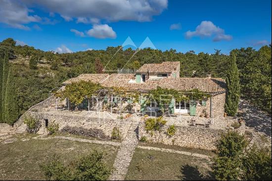 Superb property with fantastic view of the Luberon