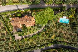 Elegant villa with panoramic view and pool in Lucca