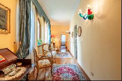 Elegant villa with panoramic view and pool in Lucca