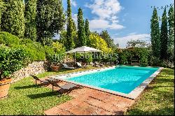 Elegant villa with panoramic view and pool in Lucca