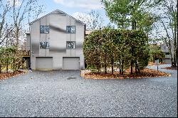 Lovely Treetop Park Townhome