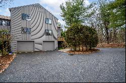 Lovely Treetop Park Townhome