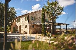 Elegant farmhouse set in the beautiful Marche hills