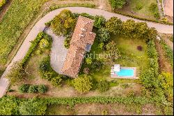 Elegant country house in the hills of the Langhe and Monferrato