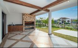 Modern Residence in the Gated Community of Aquaterra