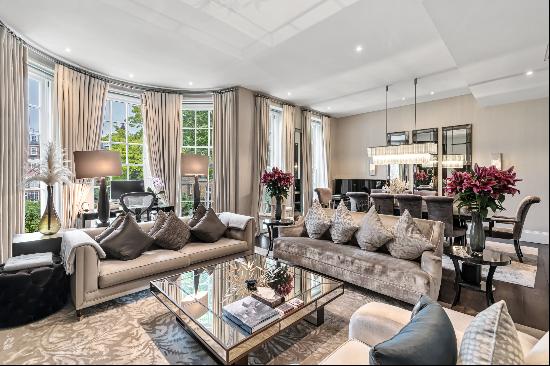 Luxury Mayfair Apartment Overlooking Communal Gardens