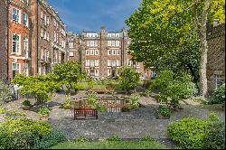 Luxury Mayfair Apartment Overlooking Communal Gardens