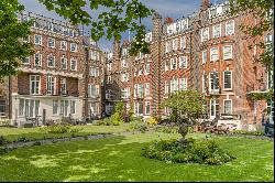 Luxury Mayfair Apartment Overlooking Communal Gardens