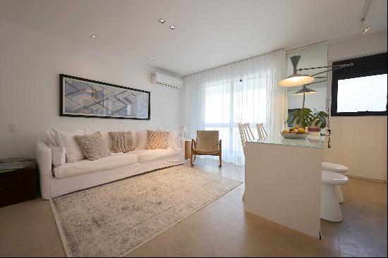 Renovated flat designed by Paola Ribeiro at Posto 9, Ipanema