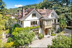 Renovated manor house, enchanting park with centuries-old trees