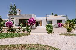 Luxury 5BD Villa in Prestigiou