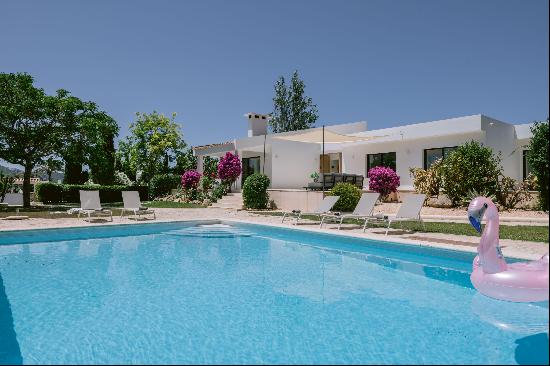 Luxury 5BD Villa in Prestigiou