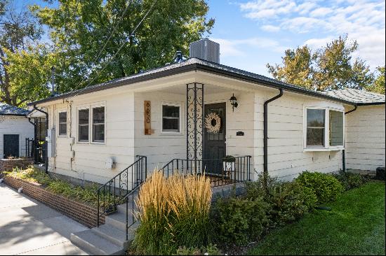 Delightfully Surpristing & Stunningly Renovated 1950's Ranch