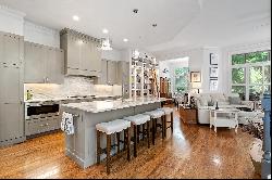 Beautifully Renovated End Unit Townhome