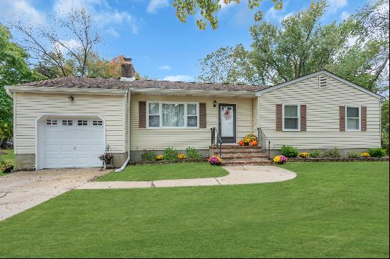 Attractive Ranch in Wall