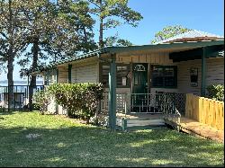 Lake Home Retreat with Boathouse on Lake Palestine