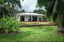 Huahine - Maroe - Houses on large plot with private dock