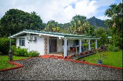 Huahine - Maroe - Houses on large plot with private dock