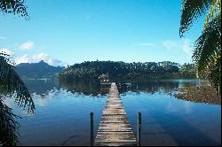 Huahine - Maroe - Houses on large plot with private dock