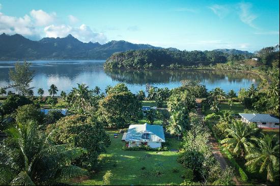 Huahine - Maroe - Houses on large plot with private dock