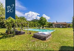 Charming, finely-furnished estate among the breathtaking landscapes of the Tuscan countrys