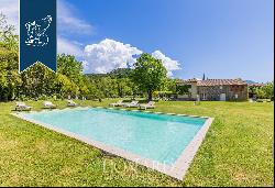 Charming, finely-furnished estate among the breathtaking landscapes of the Tuscan countrys