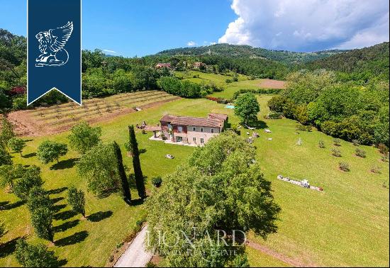 Charming, finely-furnished estate among the breathtaking landscapes of the Tuscan countrys