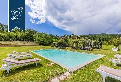 Charming, finely-furnished estate among the breathtaking landscapes of the Tuscan countrys