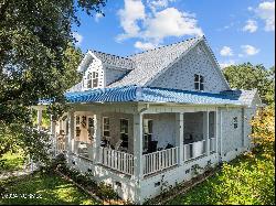 212 Lakeshore Drive, Lake Waccamaw NC 28450