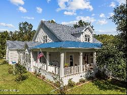 212 Lakeshore Drive, Lake Waccamaw NC 28450