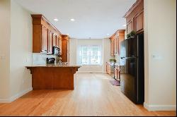 8 Hailey Ave #8, Franklin MA 02038