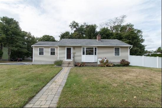 25 King Street, Old Saybrook CT 06475