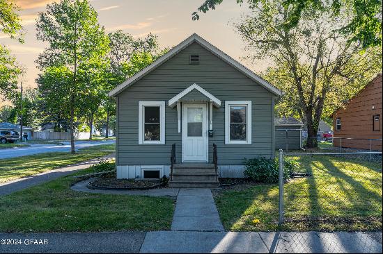 801 South 10th Street, Grand Forks ND 58201