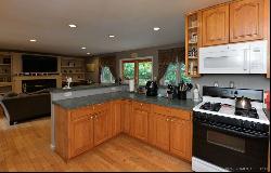 296 Lakemere Drive, Southbury CT 06488