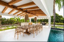 Amazing designer front line villa in a gated complex in Nueva An, Marbella 29660